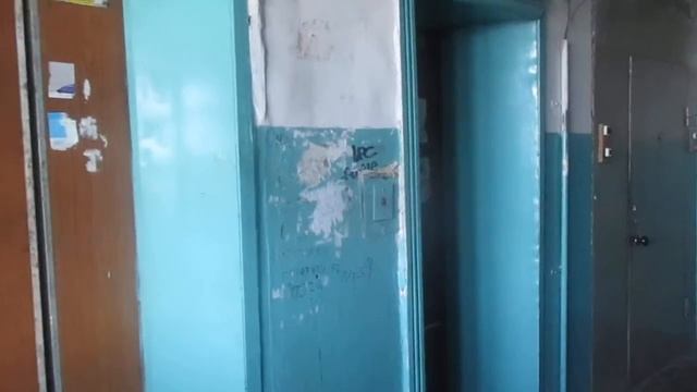 Старые лифты (КМЗ-1986 Г.) Грузоподъемностью 500,320 КГ . В 16 этажке смотреть онлайн