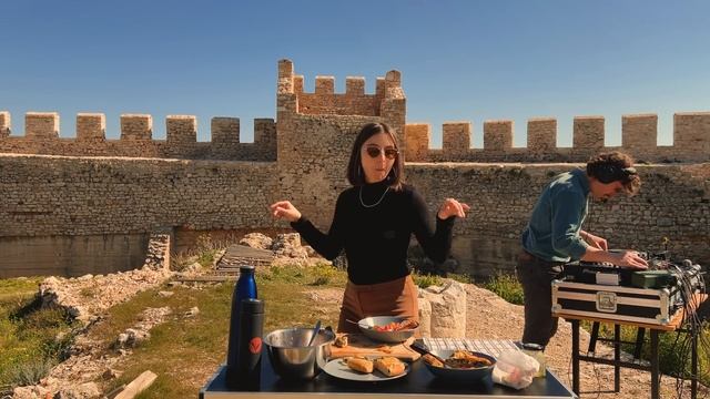 Uplifting House Music Mix - Cooking Greek Food In Fortress смотреть онлайн