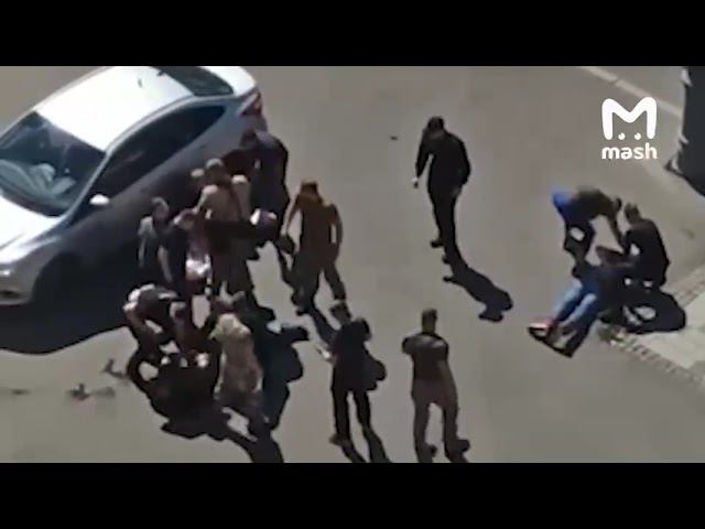 +18 Драка на рейде активистов Стопхама со спецназом "Гром" на Ярославском шоссе закончилась печально смотреть онлайн