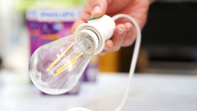 UNBOXING LED CLASSIC PHILIPS 7 WATT смотреть онлайн