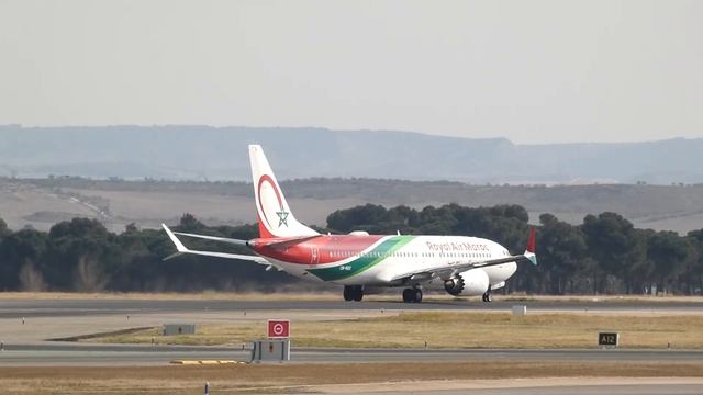 Boeing 737 Max 8 de Royal Air Maroc despegando de Madrid Barajas con destino Casablanca. смотреть онлайн