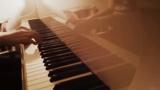 Emily Bear - The Love in Us смотреть онлайн