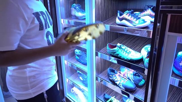 15 ans, propriétaire d'un zoo et de 450 000€ de baskets смотреть онлайн