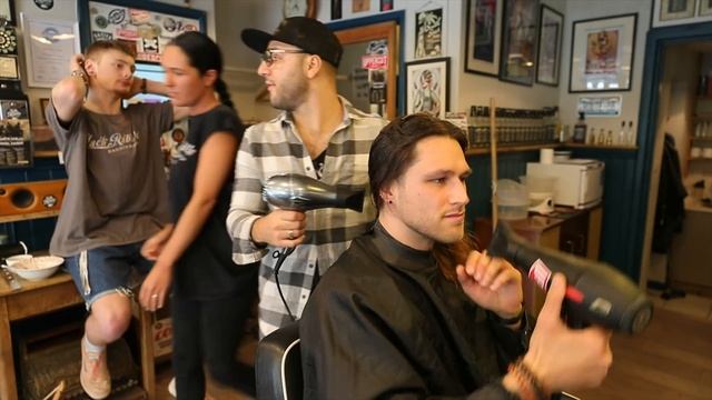 Long Hair with Taper Fade Barbershop Haircut смотреть онлайн