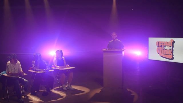 Sarah Schauer challenges Sarah Lugor and Emmy Hartman | Find That Link смотреть онлайн