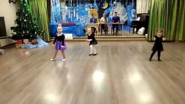 Дети!Спортивно-бальные танцы! 3часть выступления!Милана в чёрно-фиолетовом платье! 3,5годика смотреть онлайн