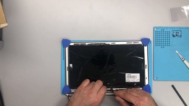 Замена матрицы MacBook Air 11 / MacBook Air 11 LCD Replacement