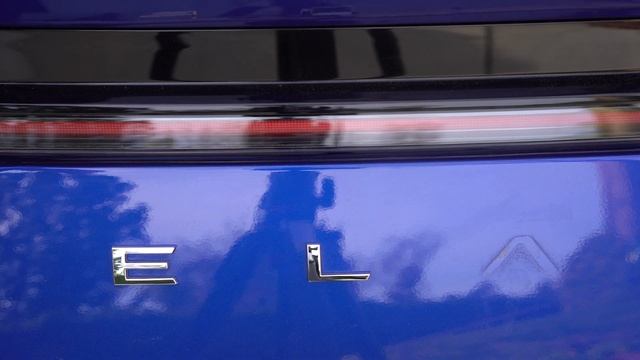 How To Remove Car Emblems (Debadging) WITHOUT DAMAGING YOUR PAIINT!!! смотреть онлайн