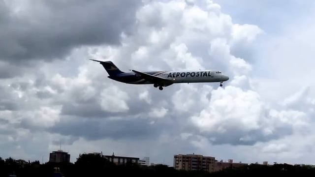 AEROPOSTAL "EL NEOESPARTANO" YV137T Aterrizaje Aeropuerto Internacional JOSÉ TADEO MONAGAS смотреть онлайн