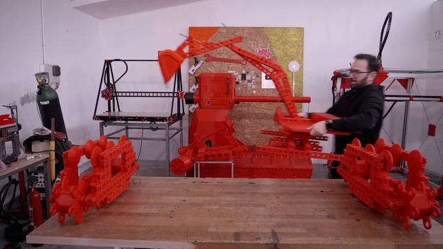 A GIANT 3D PRINTED DIGGER THAT WORKS!! смотреть онлайн