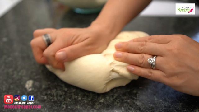 Milk Bread Recipe: SOFT Korean White Milk Bread + Bread Rolls/Dinner Rolls [Roll Ppang 롤빵] 우유식빵 레시피 смотреть онлайн