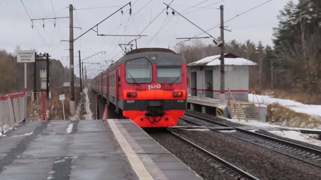 Электропоезд ЭД4М-0136 платформа Конев Бор 5.12.2019 смотреть онлайн