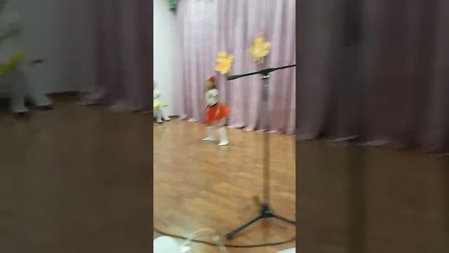 Девочка Карина 7 лет жжёт на сцене! смотреть онлайн