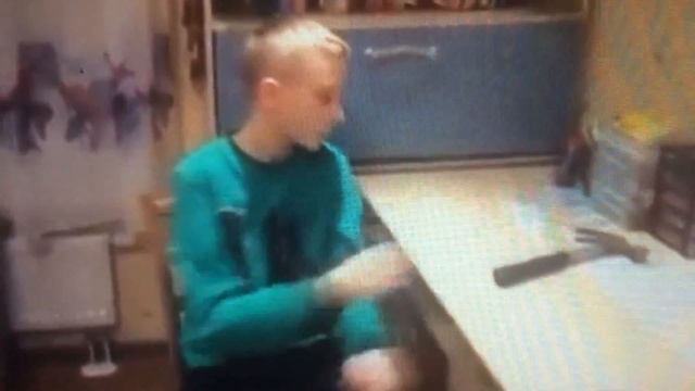 Парень разбил телефон из-за китайского Чехла смотреть онлайн