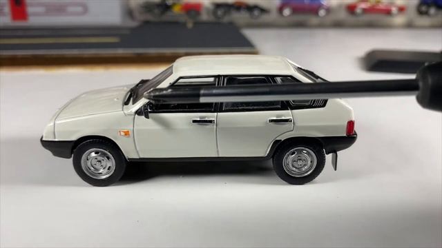 1/43 Lada Samara 2109 Hatchback by DeAugistini смотреть онлайн