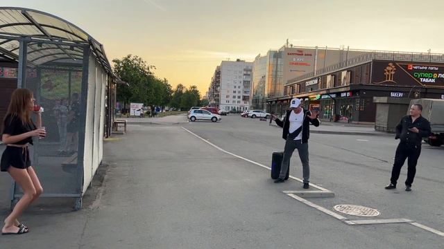 Фанатка выборгского района спустилась с 20этажа🤣 Мой голос стал мёдом для каждого в это утро😜 смотреть онлайн
