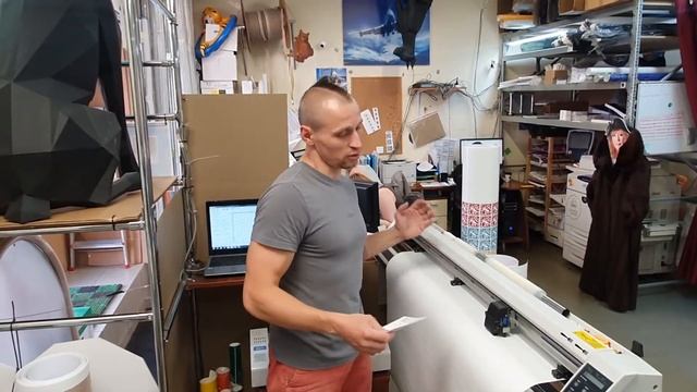 Продолжаем наш обзор плоттера для резки наклеек смотреть онлайн