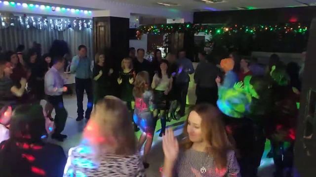 Ведущая Руслана Сумы. Новогодний корпоратив 2021 смотреть онлайн