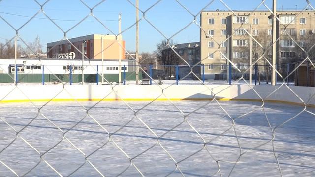 В Кузнецке заливают катки смотреть онлайн