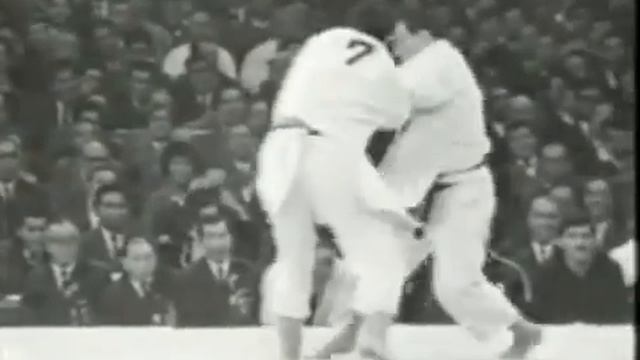 Judo Tokyo 1964 Inokuma (JPN) - Kiknadza (USSR) смотреть онлайн