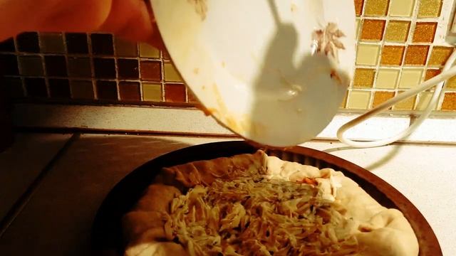 Ещё один простой , очень вкусный вариант ссобойки (пирога с двумя начинками). И немного наших кошек