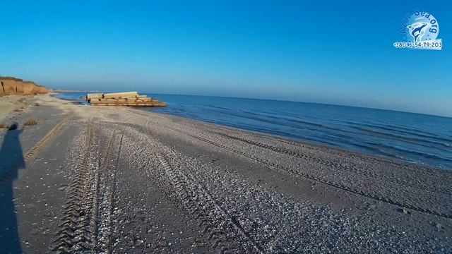 Пляж на побережье Азовского моря. Степановка Первая. Декарбь.