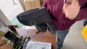 Установка подлокотника HONDA FIT GE6 GE7 2007-2013 в штатные подстаканники.