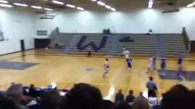 Airport basketball game смотреть онлайн