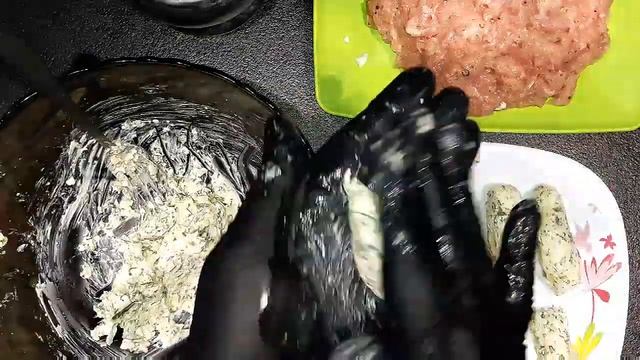 куриные Котлеты с начинкой с сыром и сливочным маслом и зеленью смотреть онлайн