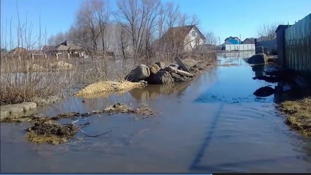 Новую Усмань затопило! Обзор нескольких улиц! Центральная улица затоплена! Паводок в Воронеже! смотреть онлайн
