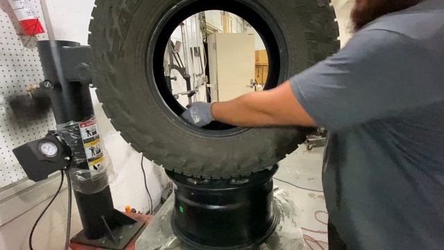 Lexus GX470 Walkaround and Mounting 285/70/17 Tires - Using Tire Machine & Balancer смотреть онлайн