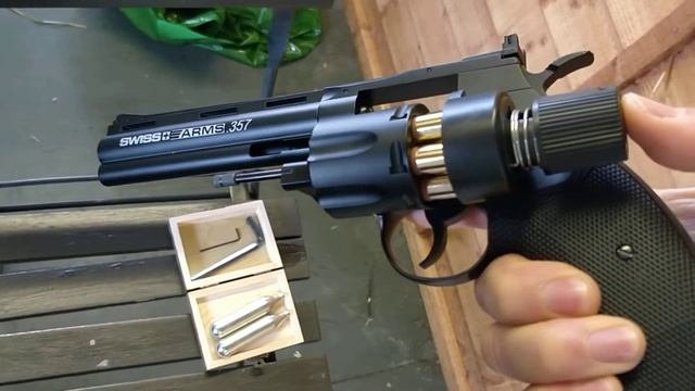 Swiss Arms 357 CO2 Air Pistol - PT 2 Speed Loader. смотреть онлайн