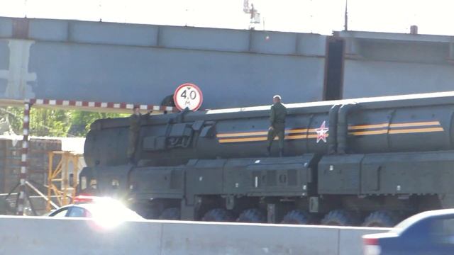Тополь М застрял под собянинским мостом смотреть онлайн