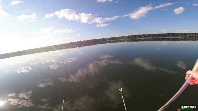 Бічний кивок і безмотилка + чортик у червні. Клювання крупним планом. Літня мормишка в Україні смотреть онлайн