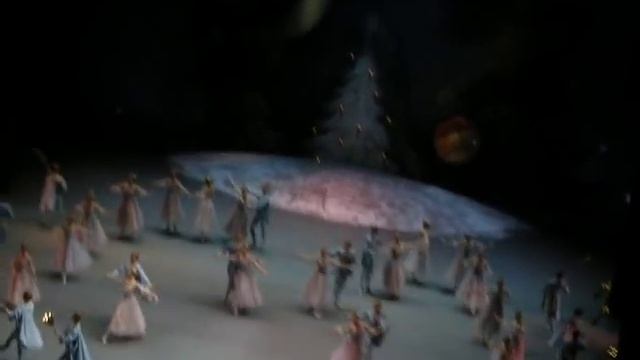 "Щелкунчик" - "Вальс цветов" смотреть онлайн