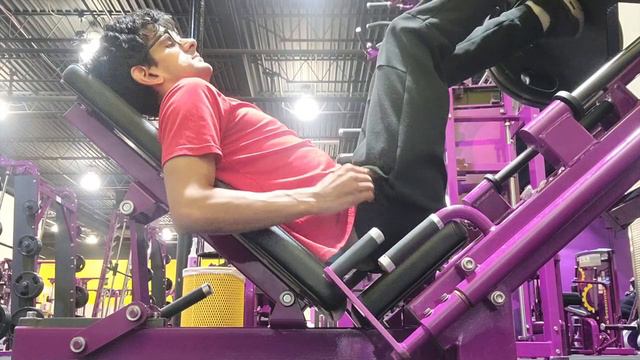 Saadie Workout VLog - Episode 6: Workout At Planet Fitness. LEG DAY!!!!!! SQUATS, LEG PRESS смотреть онлайн