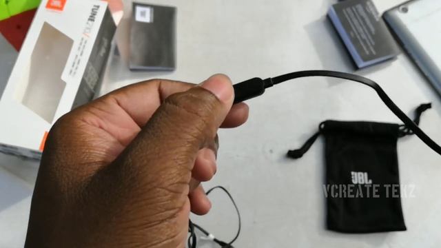 JBL TUNE 210 Earphone Unboxing & Review смотреть онлайн