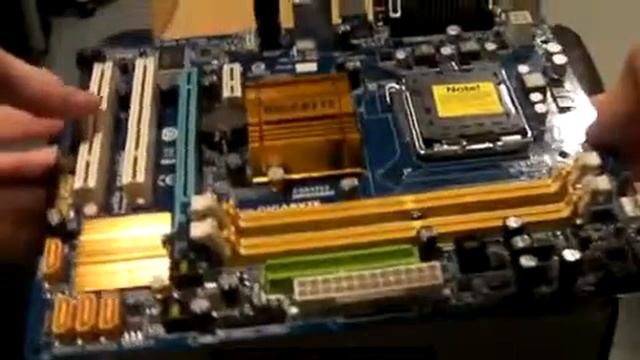 Gigabyte GA G31M ES2L S Series Unboxing смотреть онлайн