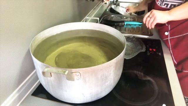 Моем и кипятим казанки, сковородки, и мантоварки. Идеальная чистота. смотреть онлайн