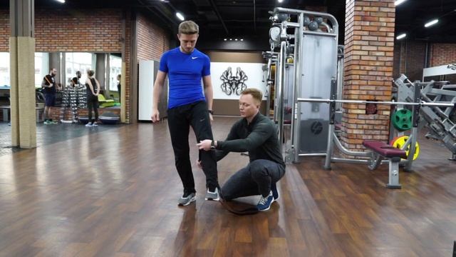 Колено уходит внутрь. Что делать? Александр Семенов делится лайфхаком смотреть онлайн