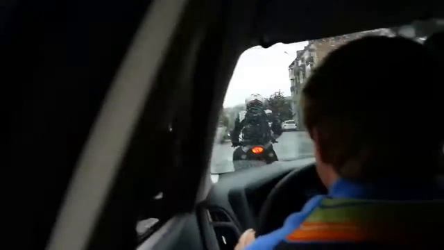 Байкер танцует на перекрёстке гарлем мото шейк смотреть онлайн