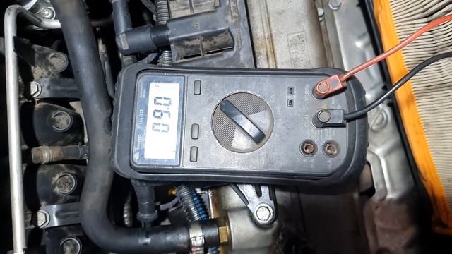 Fiat 500! Perde potência e acende a luz de anomalia do sistema de injeção! Código do defeito: P0016 смотреть онлайн