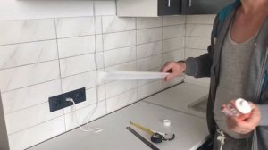 Как установить плинтус на столешницу своими руками