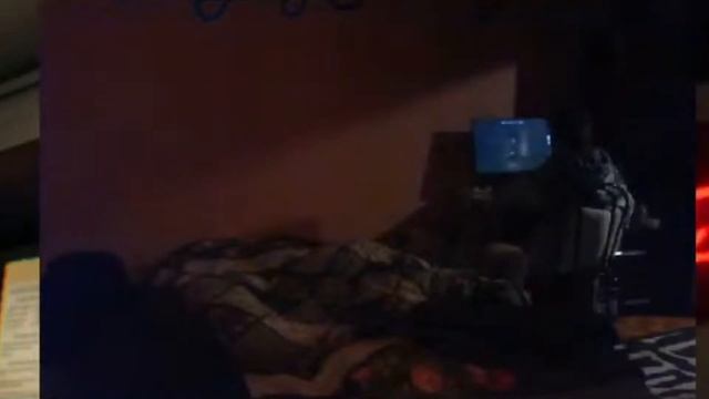 Никита говорит по телефону и уходит по делам смотреть онлайн