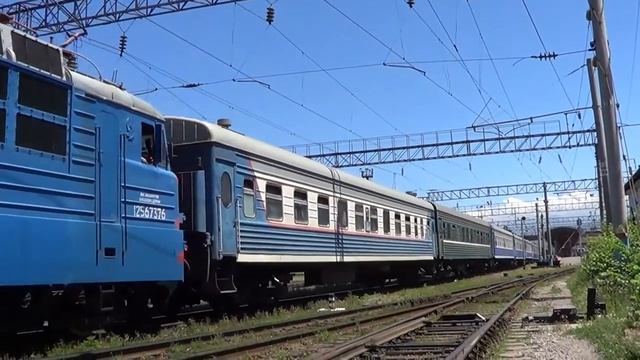 ВЛ80С-2573 отправляется со станции Алма-Ата-1 с поездом №003Т Алматы - Астана, 20.06.13г. смотреть онлайн