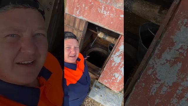 Откачивали колодец помпой а потом прозвонили песок Про МЧС … #служба #молодожены #чудо смотреть онлайн