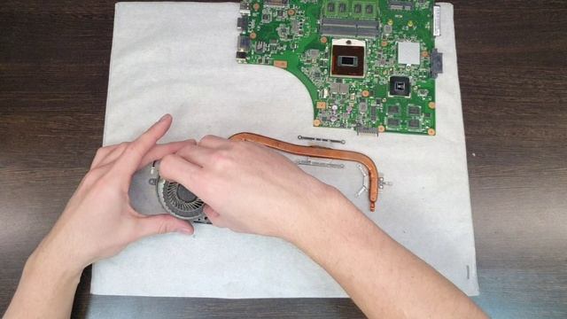 asus K53SdОбслуживание ноутбука. разборка чистка. греется ноутбук. Ноут бук стал греться. смотреть онлайн