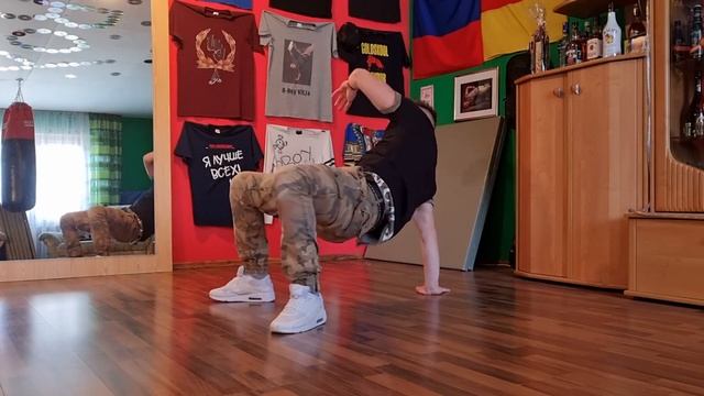 How To Do Swipes in 3 Easy Steps | Swipe BBoy Tutorial смотреть онлайн