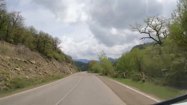 Дорога через село Гомбори в Грузии 2023 смотреть онлайн