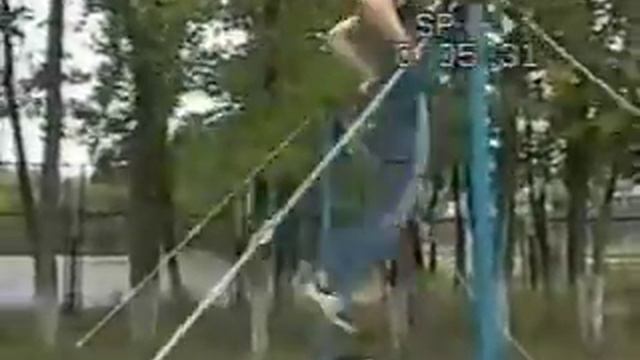 Выход силой на две руки хватом снизу и сверху из под перекладины смотреть онлайн